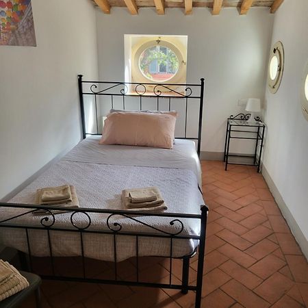 La Villa Apartments - Convenient For Sardinia And Corsica - 4-5 Beds -Private Parking Included With Camera 利沃诺 外观 照片