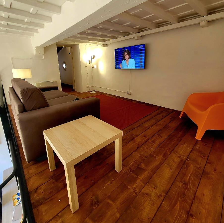 La Villa Apartments - Convenient For Sardinia And Corsica - 4-5 Beds -Private Parking Included With Camera 利沃诺 外观 照片