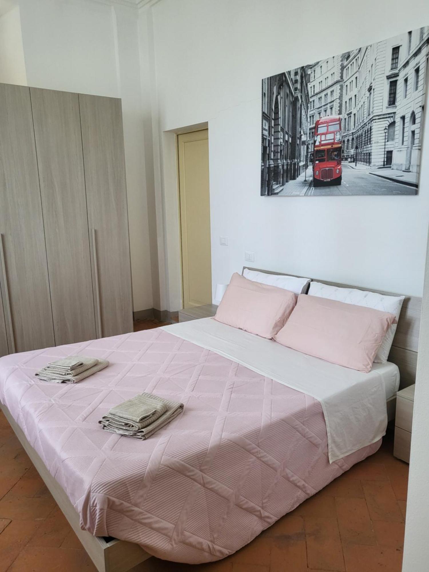 La Villa Apartments - Convenient For Sardinia And Corsica - 4-5 Beds -Private Parking Included With Camera 利沃诺 外观 照片