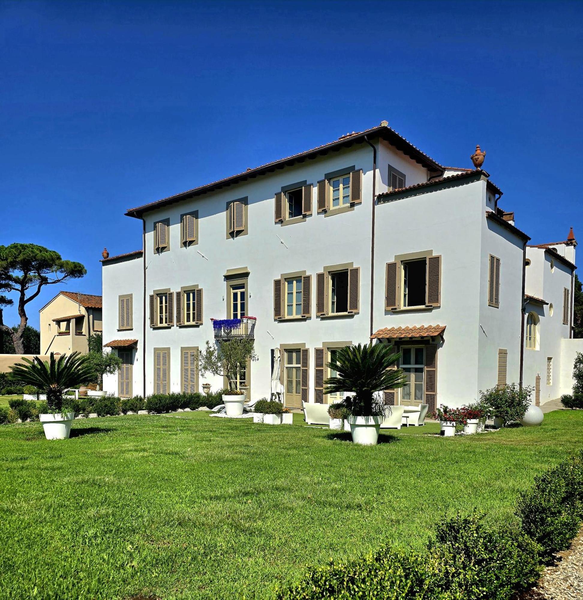 La Villa Apartments - Convenient For Sardinia And Corsica - 4-5 Beds -Private Parking Included With Camera 利沃诺 外观 照片